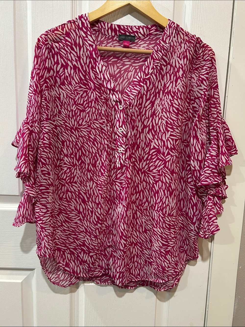 Vince Camuto top size large